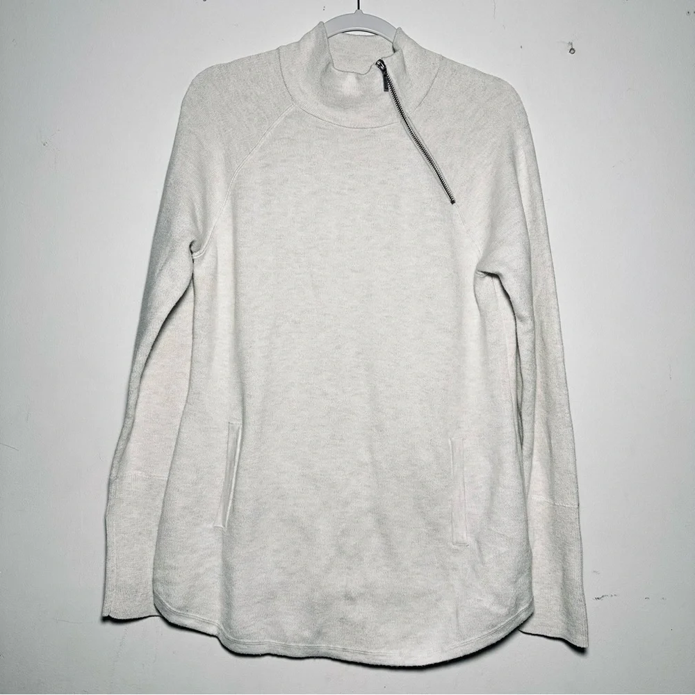 Tahari gray Quarter Zip Pullover Sweater Knit Funnel Neck Pockets Size‎ M